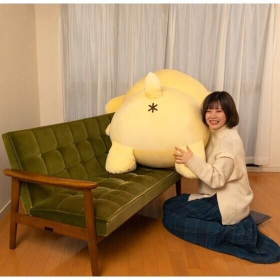 ポムポムプリン　ぬいぐるみ　ソファー ポムポムプリン」そのサイズ、全長約105cm!? すべてを受け入れてくれる