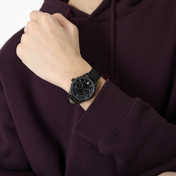 「黒猫モデル 腕時計」18,800円（税別）（C）伏見つかさ/アスキー・メディアワークス/OIP2